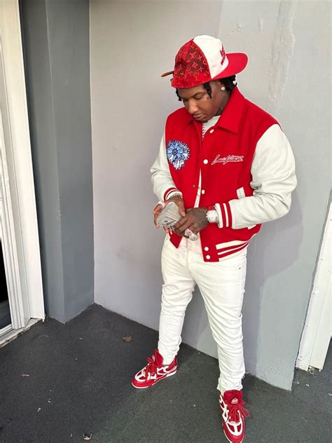 moneybagg yo louis vuitton jacket|Moneybagg Yo Shows Off His Closet In an All Red .